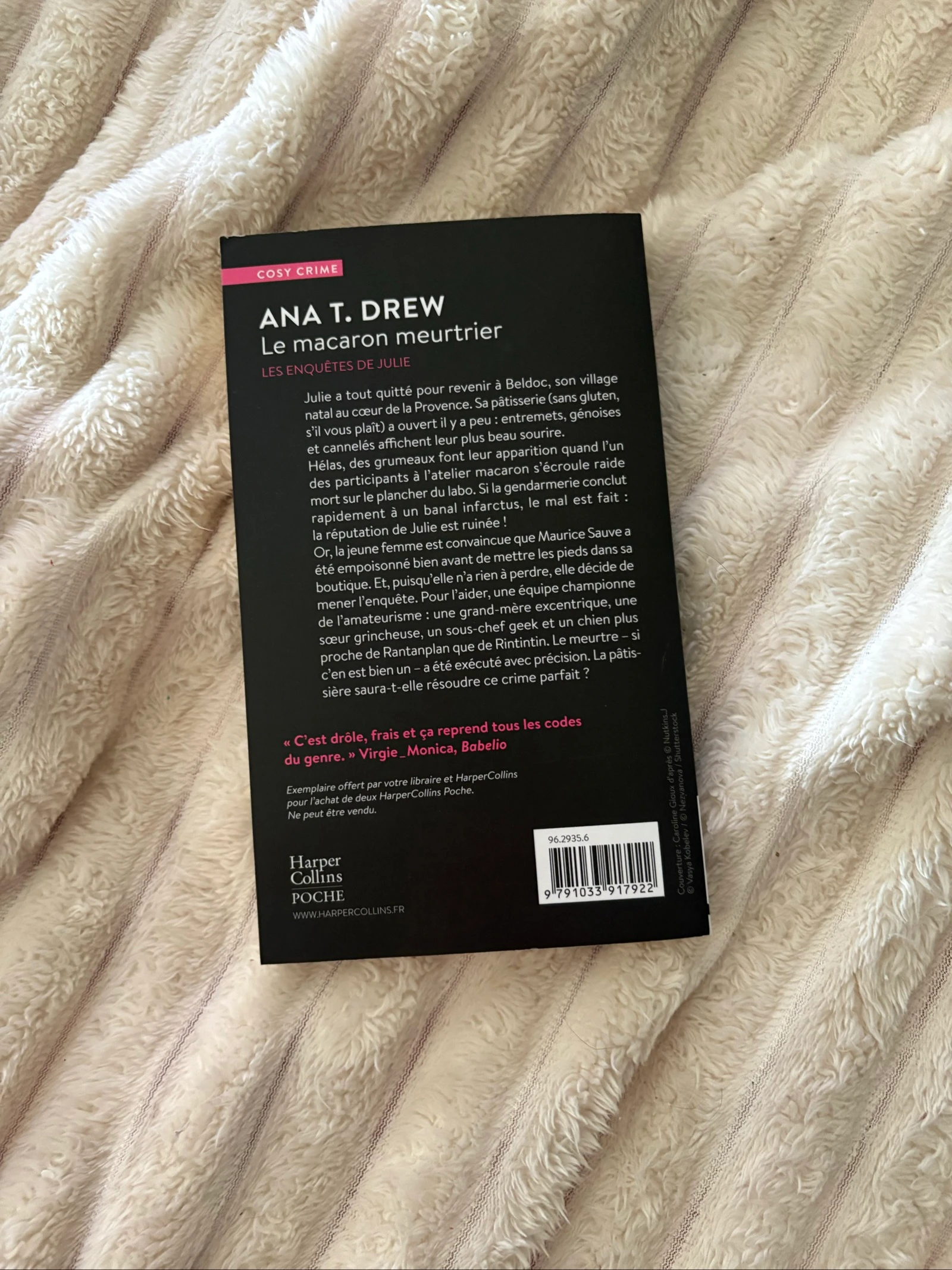 Boek "De dodelijke macaron - De onderzoeken van Julie" - Ana T. Drew – photo 2